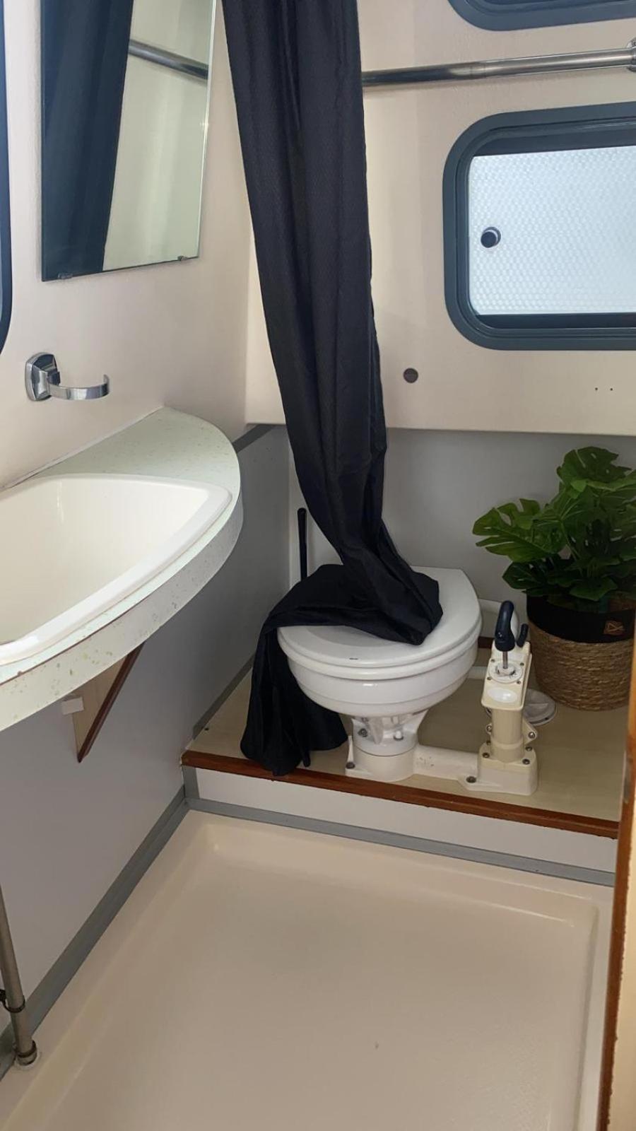 Bateau - Canal Du Nivernais Nievre Bateau-hôtel